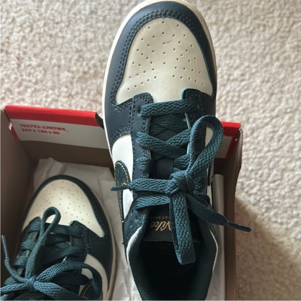 Nike Kids Sneakers in Dark Green and White - Picture 2 of 3